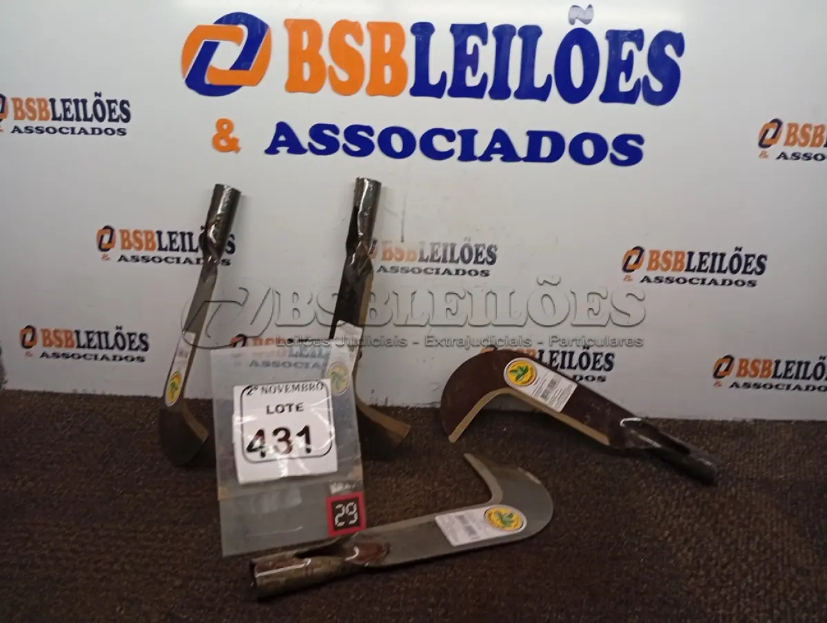LOTE 431 - 04 FOICES ROÇADEIRAS S/CABO MARCA TRAMONTINA(NOVO). (NO ESTADO) ATENÇÃO! FAZER A VISITAÇÃO ANTES DE ARREMATAR, NÃO SABEMOS SE FUNCIONA. LEILÃO NÃO TEM GARANTIA E NEM DEVOLUÇÃO, SUJEITO A POSSÍVEIS AVARIAS VISÍVEIS/OCULTAS E/OU AUSÊNCIA DE COMPONENTES.