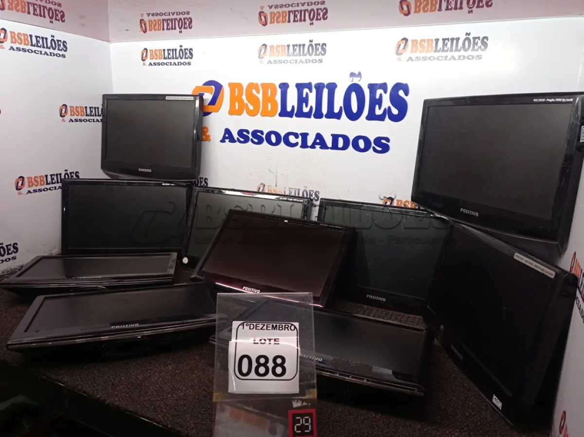 LOTE 088 - 10 MONITORES S/PÉ MARCAS E MODELOS DIVERSOS P/RETIRADA DE PEÇAS. (NO ESTADO) ATENÇÃO! FAZER A VISITAÇÃO ANTES DE ARREMATAR, NÃO SABEMOS SE FUNCIONA. LEILÃO NÃO TEM GARANTIA E NEM DEVOLUÇÃO, SUJEITO A POSSÍVEIS AVARIAS VISÍVEIS/OCULTAS E/OU AUSÊNCIA DE COMPONENTES.