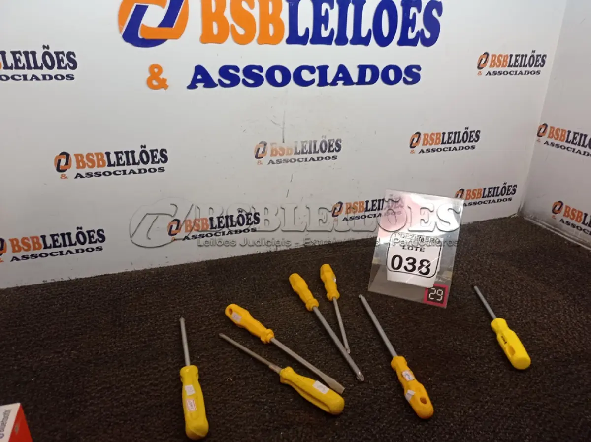 LOTE 038 - 06 CHAVES PHILIPS TAMANHOS DIVERSOS E 01 CHAVE DE FENDA. (NO ESTADO) ATENÇÃO! FAZER A VISITAÇÃO ANTES DE ARREMATAR, NÃO SABEMOS SE FUNCIONA. LEILÃO NÃO TEM GARANTIA E NEM DEVOLUÇÃO, SUJEITO A POSSÍVEIS AVARIAS VISÍVEIS/OCULTAS E/OU AUSÊNCIA DE COMPONENTES.