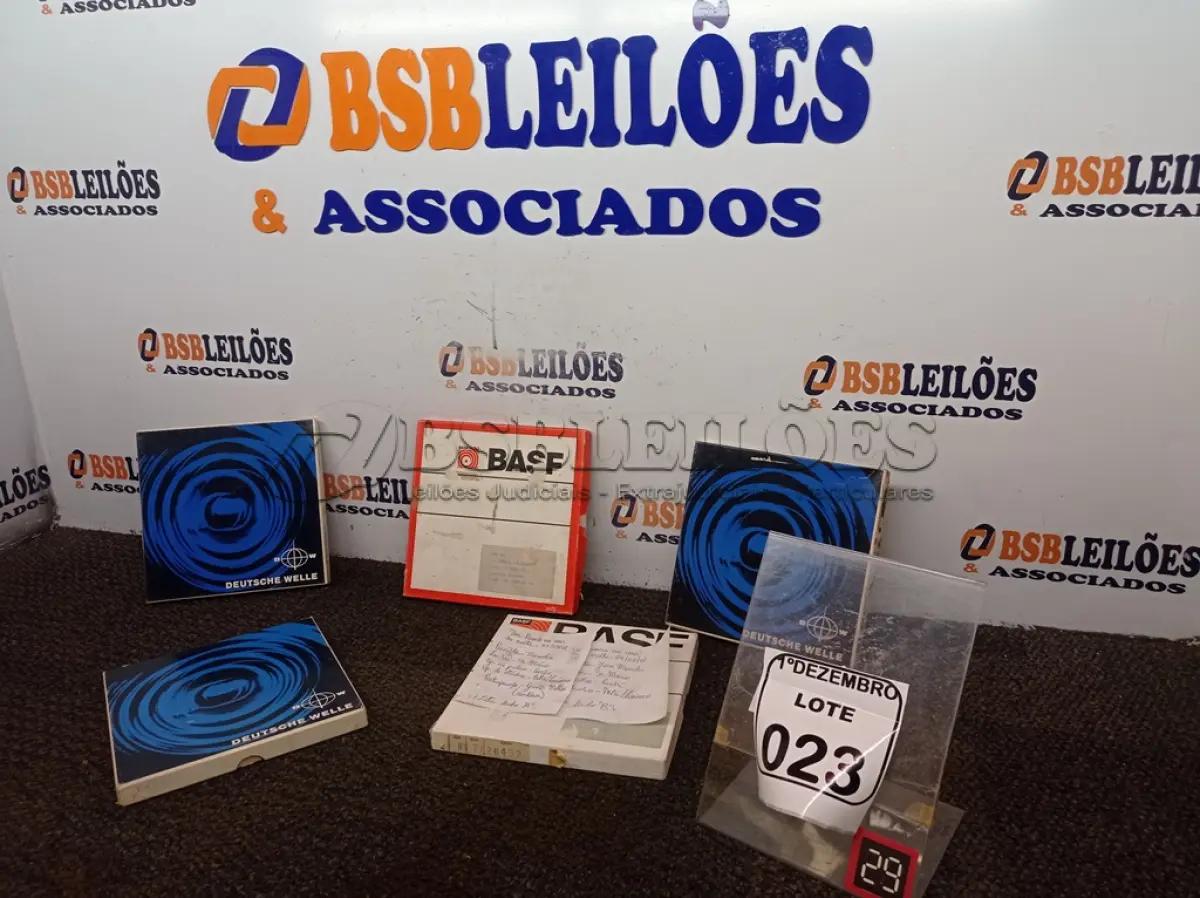 LOTE 023 - 05 FITAS ANTIGAS. (NO ESTADO) ATENÇÃO! FAZER A VISITAÇÃO ANTES DE ARREMATAR, NÃO SABEMOS SE FUNCIONA. LEILÃO NÃO TEM GARANTIA E NEM DEVOLUÇÃO, SUJEITO A POSSÍVEIS AVARIAS VISÍVEIS/OCULTAS E/OU AUSÊNCIA DE COMPONENTES.