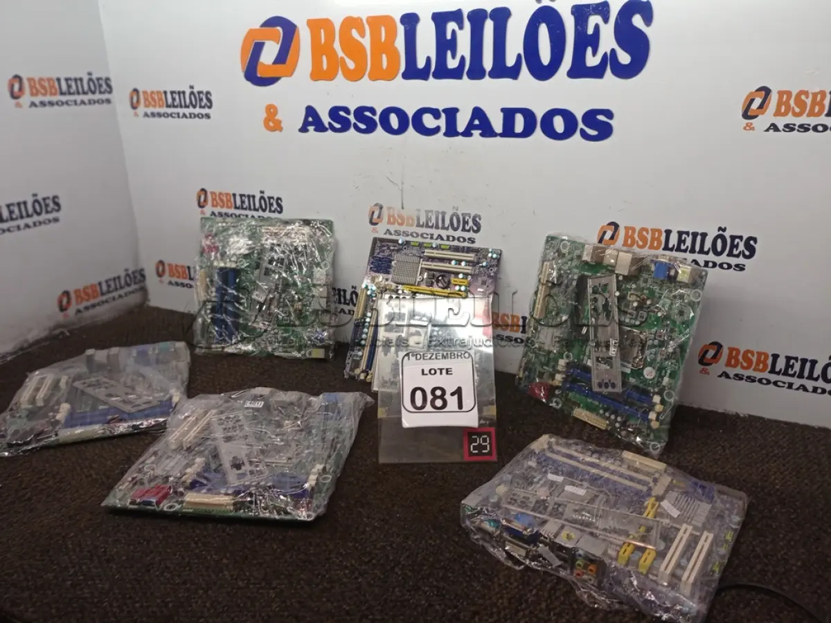 LOTE 081 - 06 PLACAS MÃE MARCAS E MODELOS DIVERSOS. (NO ESTADO) ATENÇÃO! FAZER A VISITAÇÃO ANTES DE ARREMATAR, NÃO SABEMOS SE FUNCIONA. LEILÃO NÃO TEM GARANTIA E NEM DEVOLUÇÃO, SUJEITO A POSSÍVEIS AVARIAS VISÍVEIS/OCULTAS E/OU AUSÊNCIA DE COMPONENTES.