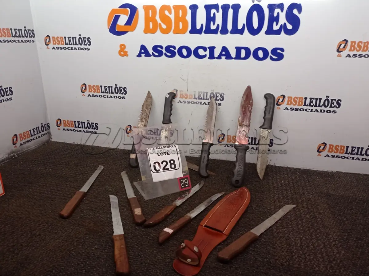LOTE 028 - 01 LOTE C/APROXIMADAMENTE 12 FACAS MARCAS E MODELOS DIVERSOS. (NO ESTADO) ATENÇÃO! FAZER A VISITAÇÃO ANTES DE ARREMATAR, NÃO SABEMOS SE FUNCIONA. LEILÃO NÃO TEM GARANTIA E NEM DEVOLUÇÃO, SUJEITO A POSSÍVEIS AVARIAS VISÍVEIS/OCULTAS E/OU AUSÊNCIA DE COMPONENTES.