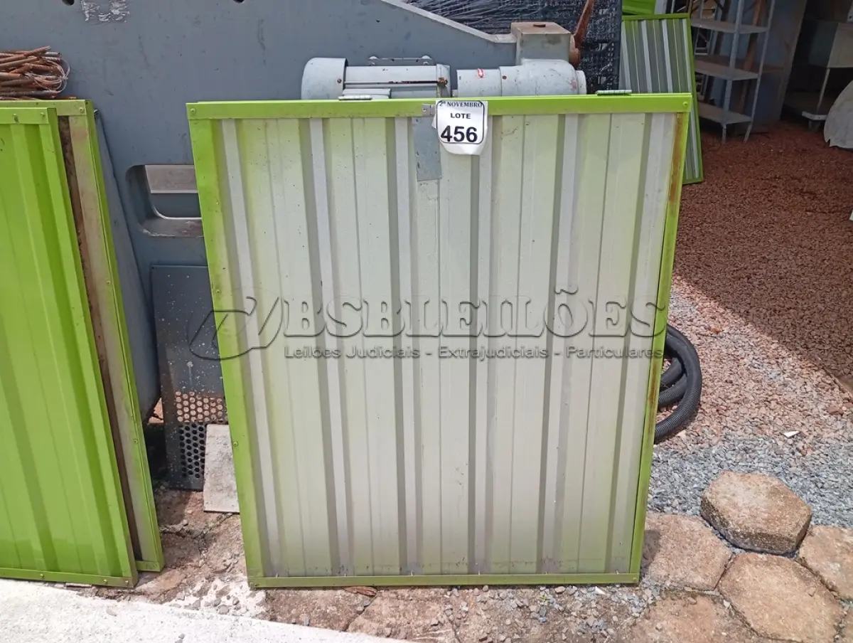 LOTE 456 - 02 PORTAS NA COR VERDE MEDINDO 1,00X16 COMPRIMENTO, 98 DE LARGURA.NA COR AZUL. (NO ESTADO) ATENÇÃO! FAZER A VISITAÇÃO ANTES DE ARREMATAR, NÃO SABEMOS SE FUNCIONA. LEILÃO NÃO TEM GARANTIA E NEM DEVOLUÇÃO, SUJEITO A POSSÍVEIS AVARIAS VISÍVEIS/OCULTAS E/OU AUSÊNCIA DE COMPONENTES.