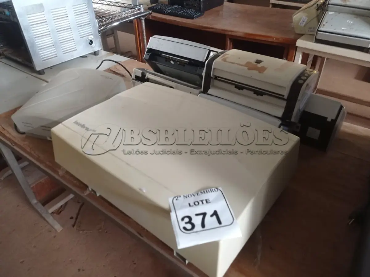 LOTE 371 - 02 CENTRAIS TELEFÔNICAS E 06 SCANNERS MARCA FUJITSU. (NO ESTADO) ATENÇÃO! FAZER A VISITAÇÃO ANTES DE ARREMATAR, NÃO SABEMOS SE FUNCIONA. LEILÃO NÃO TEM GARANTIA E NEM DEVOLUÇÃO, SUJEITO A POSSÍVEIS AVARIAS VISÍVEIS/OCULTAS E/OU AUSÊNCIA DE COMPONENTES.