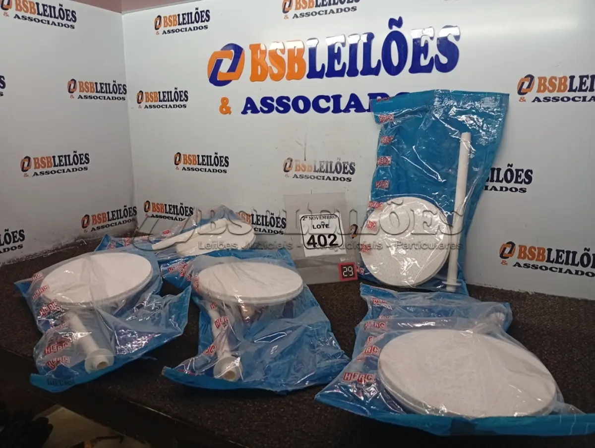LOTE 402 - 05 CHUVEIROS DE PLÁSTICO MARCA HERC(NOVO) (NO ESTADO) ATENÇÃO! FAZER A VISITAÇÃO ANTES DE ARREMATAR, NÃO SABEMOS SE FUNCIONA. LEILÃO NÃO TEM GARANTIA E NEM DEVOLUÇÃO, SUJEITO A POSSÍVEIS AVARIAS VISÍVEIS/OCULTAS E/OU AUSÊNCIA DE COMPONENTES.