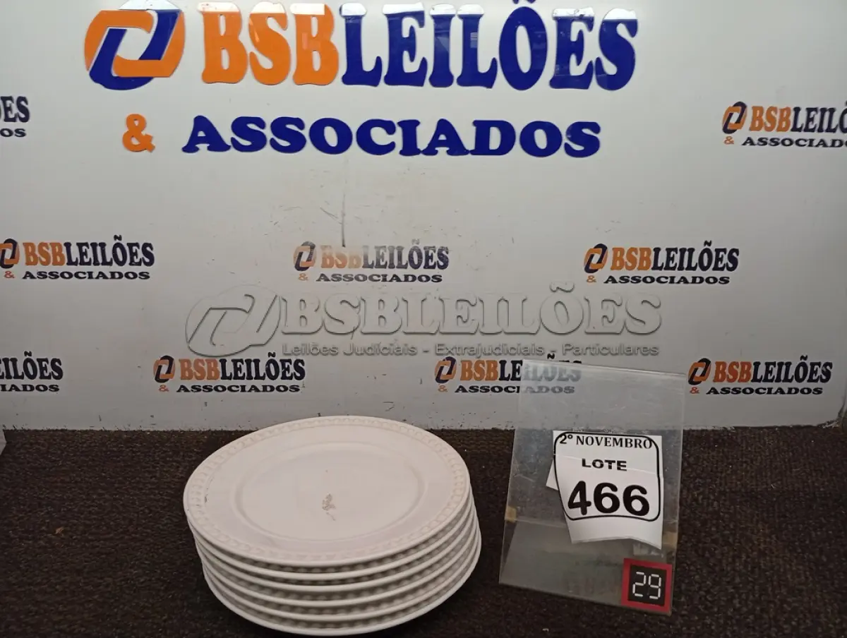 LOTE 466 - 06 PRATOS BRANCOS GRANDES. (NO ESTADO) ATENÇÃO! FAZER A VISITAÇÃO ANTES DE ARREMATAR, NÃO SABEMOS SE FUNCIONA. LEILÃO NÃO TEM GARANTIA E NEM DEVOLUÇÃO, SUJEITO A POSSÍVEIS AVARIAS VISÍVEIS/OCULTAS E/OU AUSÊNCIA DE COMPONENTES.