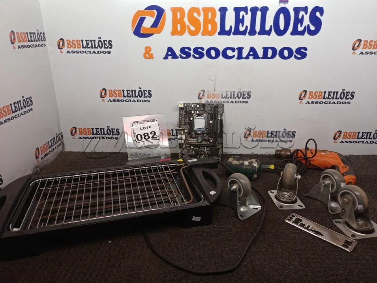 LOTE 082 - 01 CHURRASQUEIRA ELÉTRICA 01 FURADEIRA 01 PLACA MÃE 01 CAIXINHA DE SOM E 04 RODINHAS C/SUPORTES. (NO ESTADO) ATENÇÃO! FAZER A VISITAÇÃO ANTES DE ARREMATAR, NÃO SABEMOS SE FUNCIONA. LEILÃO NÃO TEM GARANTIA E NEM DEVOLUÇÃO, SUJEITO A POSSÍVEIS AVARIAS VISÍVEIS/OCULTAS E/OU AUSÊNCIA DE COMPONENTES.