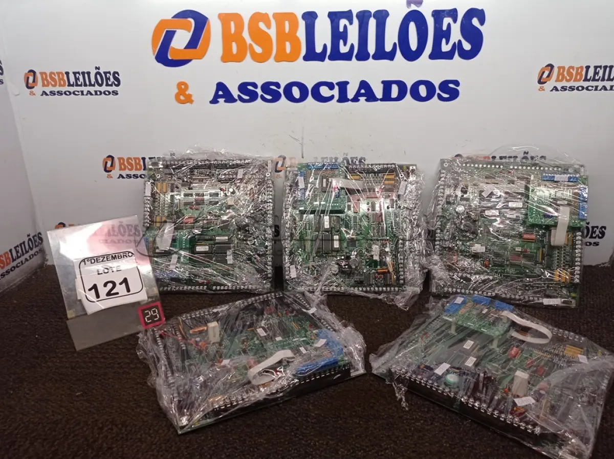 LOTE 121 - 05 PLACAS ELETRÔNICAS. (NO ESTADO) ATENÇÃO! FAZER A VISITAÇÃO ANTES DE ARREMATAR, NÃO SABEMOS SE FUNCIONA. LEILÃO NÃO TEM GARANTIA E NEM DEVOLUÇÃO, SUJEITO A POSSÍVEIS AVARIAS VISÍVEIS/OCULTAS E/OU AUSÊNCIA DE COMPONENTES.