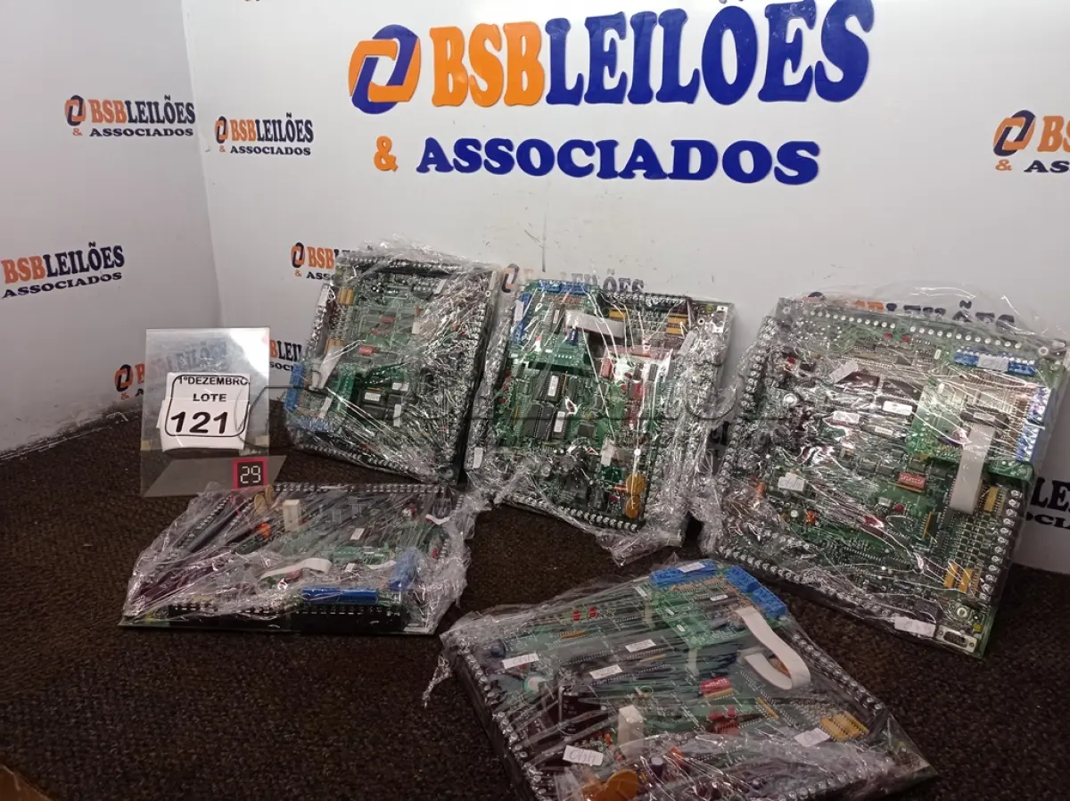 LOTE 121 - 05 PLACAS ELETRÔNICAS. (NO ESTADO) ATENÇÃO! FAZER A VISITAÇÃO ANTES DE ARREMATAR, NÃO SABEMOS SE FUNCIONA. LEILÃO NÃO TEM GARANTIA E NEM DEVOLUÇÃO, SUJEITO A POSSÍVEIS AVARIAS VISÍVEIS/OCULTAS E/OU AUSÊNCIA DE COMPONENTES.