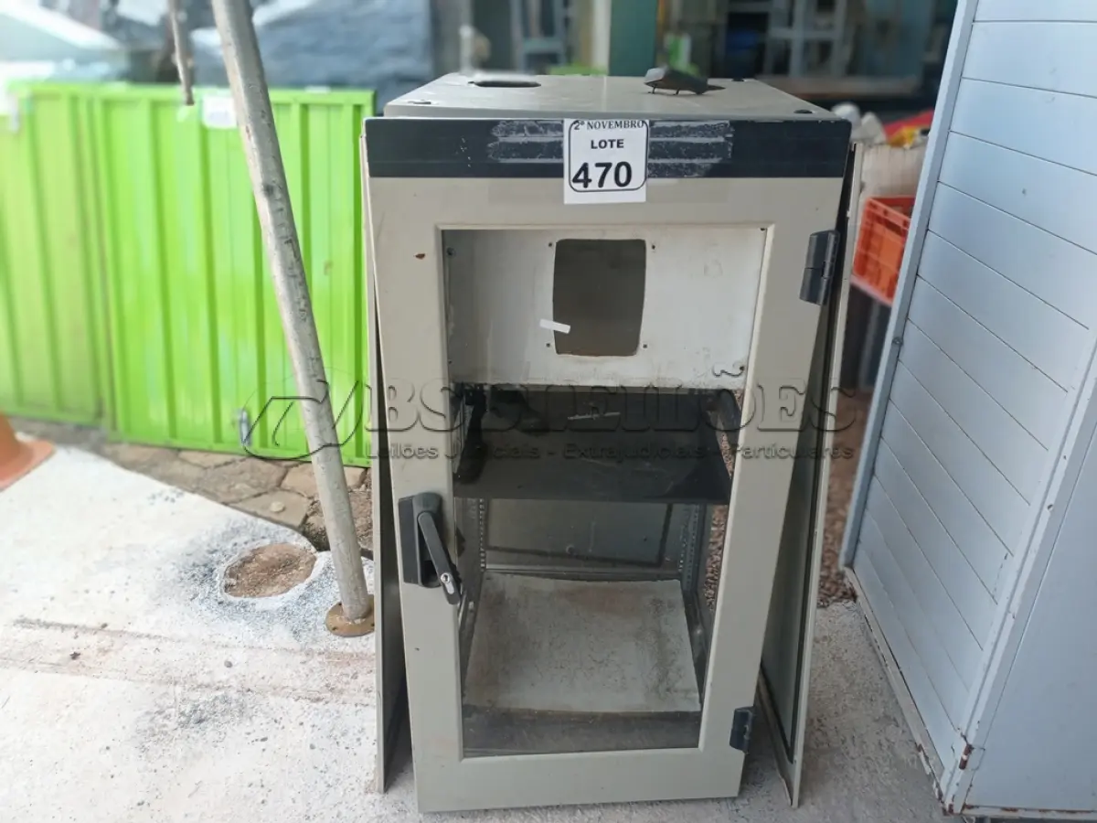 LOTE 470 - 01 RACK DE FERRO PEQUENO. (NO ESTADO) ATENÇÃO! FAZER A VISITAÇÃO ANTES DE ARREMATAR, NÃO SABEMOS SE FUNCIONA. LEILÃO NÃO TEM GARANTIA E NEM DEVOLUÇÃO, SUJEITO A POSSÍVEIS AVARIAS VISÍVEIS/OCULTAS E/OU AUSÊNCIA DE COMPONENTES.
