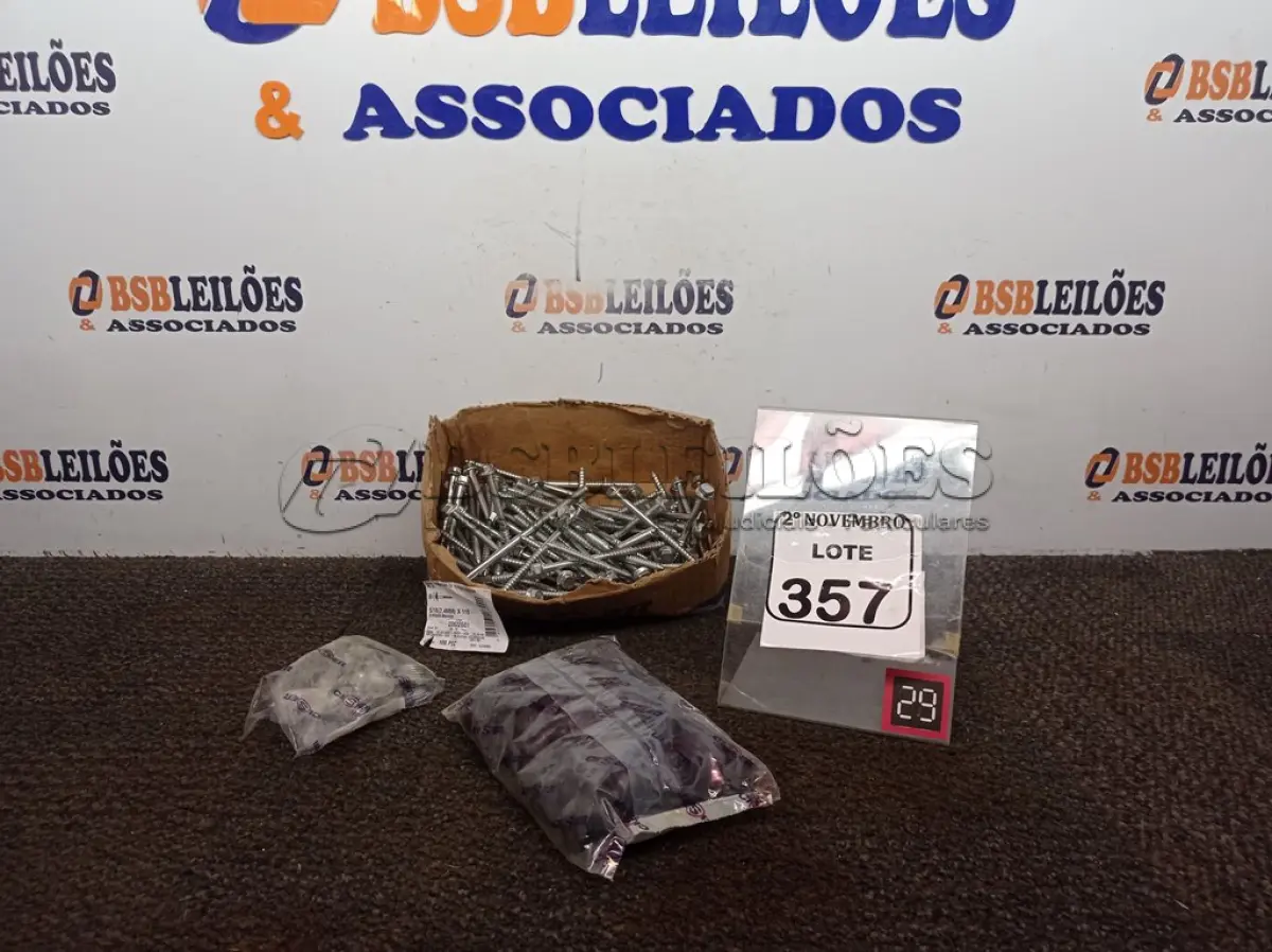 LOTE 357 - 01 KIT CONJUNTO DE PARAFUSOS P/TELHAS ROSCA SOBERBA 5/16 7,4MM. (NO ESTADO) ATENÇÃO! FAZER A VISITAÇÃO ANTES DE ARREMATAR, NÃO SABEMOS SE FUNCIONA. LEILÃO NÃO TEM GARANTIA E NEM DEVOLUÇÃO, SUJEITO A POSSÍVEIS AVARIAS VISÍVEIS/OCULTAS E/OU AUSÊNCIA DE COMPONENTES.