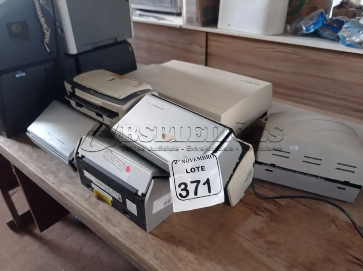 LOTE 371 - 02 CENTRAIS TELEFÔNICAS E 06 SCANNERS MARCA FUJITSU. (NO ESTADO) ATENÇÃO! FAZER A VISITAÇÃO ANTES DE ARREMATAR, NÃO SABEMOS SE FUNCIONA. LEILÃO NÃO TEM GARANTIA E NEM DEVOLUÇÃO, SUJEITO A POSSÍVEIS AVARIAS VISÍVEIS/OCULTAS E/OU AUSÊNCIA DE COMPONENTES.