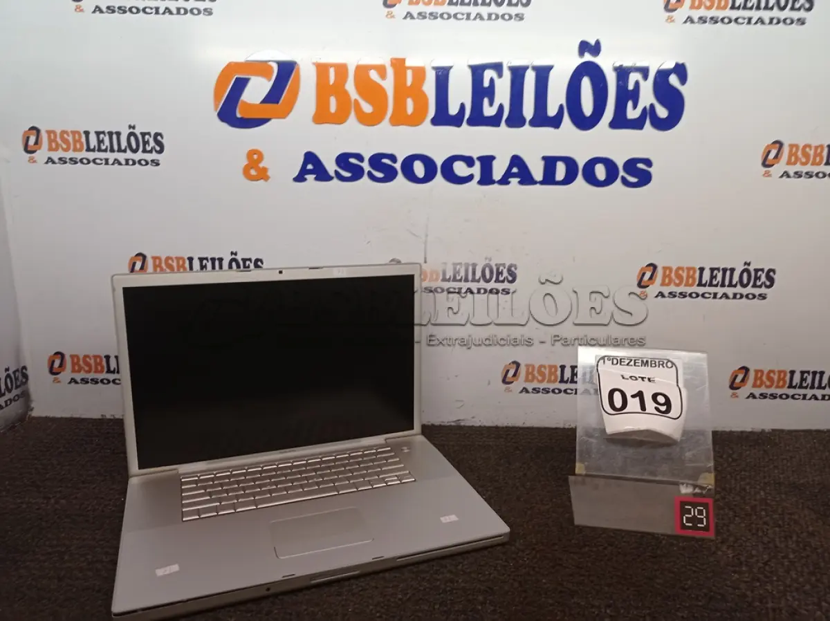 LOTE 019 - 01 MACBOOK PRO MARCA APPLE. (NO ESTADO) ATENÇÃO! FAZER A VISITAÇÃO ANTES DE ARREMATAR, NÃO SABEMOS SE FUNCIONA. LEILÃO NÃO TEM GARANTIA E NEM DEVOLUÇÃO, SUJEITO A POSSÍVEIS AVARIAS VISÍVEIS/OCULTAS E/OU AUSÊNCIA DE COMPONENTES.