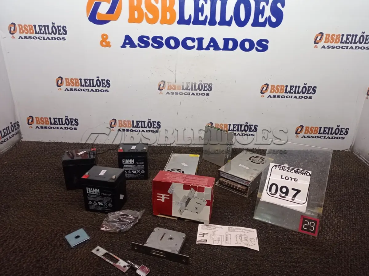 LOTE 097 - 03 FONTES CHAVEADAS 03 BATERIAS PEQUENAS E 01 FECHADURA DE PORTA. (NO ESTADO) ATENÇÃO! FAZER A VISITAÇÃO ANTES DE ARREMATAR, NÃO SABEMOS SE FUNCIONA. LEILÃO NÃO TEM GARANTIA E NEM DEVOLUÇÃO, SUJEITO A POSSÍVEIS AVARIAS VISÍVEIS/OCULTAS E/OU AUSÊNCIA DE COMPONENTES.