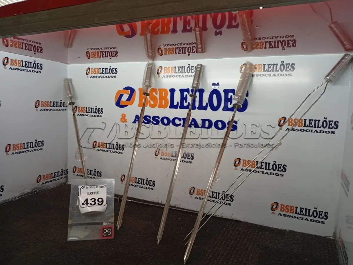 LOTE 439 - 06 ESPETOS P/CHURRASCO(NOVO) (NO ESTADO) ATENÇÃO! FAZER A VISITAÇÃO ANTES DE ARREMATAR, NÃO SABEMOS SE FUNCIONA. LEILÃO NÃO TEM GARANTIA E NEM DEVOLUÇÃO, SUJEITO A POSSÍVEIS AVARIAS VISÍVEIS/OCULTAS E/OU AUSÊNCIA DE COMPONENTES.