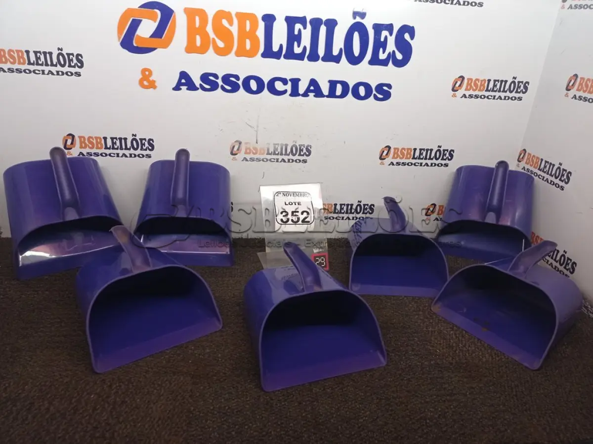LOTE 352 - 07 PÁS COLETORAS MULTIUSO MARCA METASUL(NOVO). (NO ESTADO) ATENÇÃO! FAZER A VISITAÇÃO ANTES DE ARREMATAR, NÃO SABEMOS SE FUNCIONA. LEILÃO NÃO TEM GARANTIA E NEM DEVOLUÇÃO, SUJEITO A POSSÍVEIS AVARIAS VISÍVEIS/OCULTAS E/OU AUSÊNCIA DE COMPONENTES.