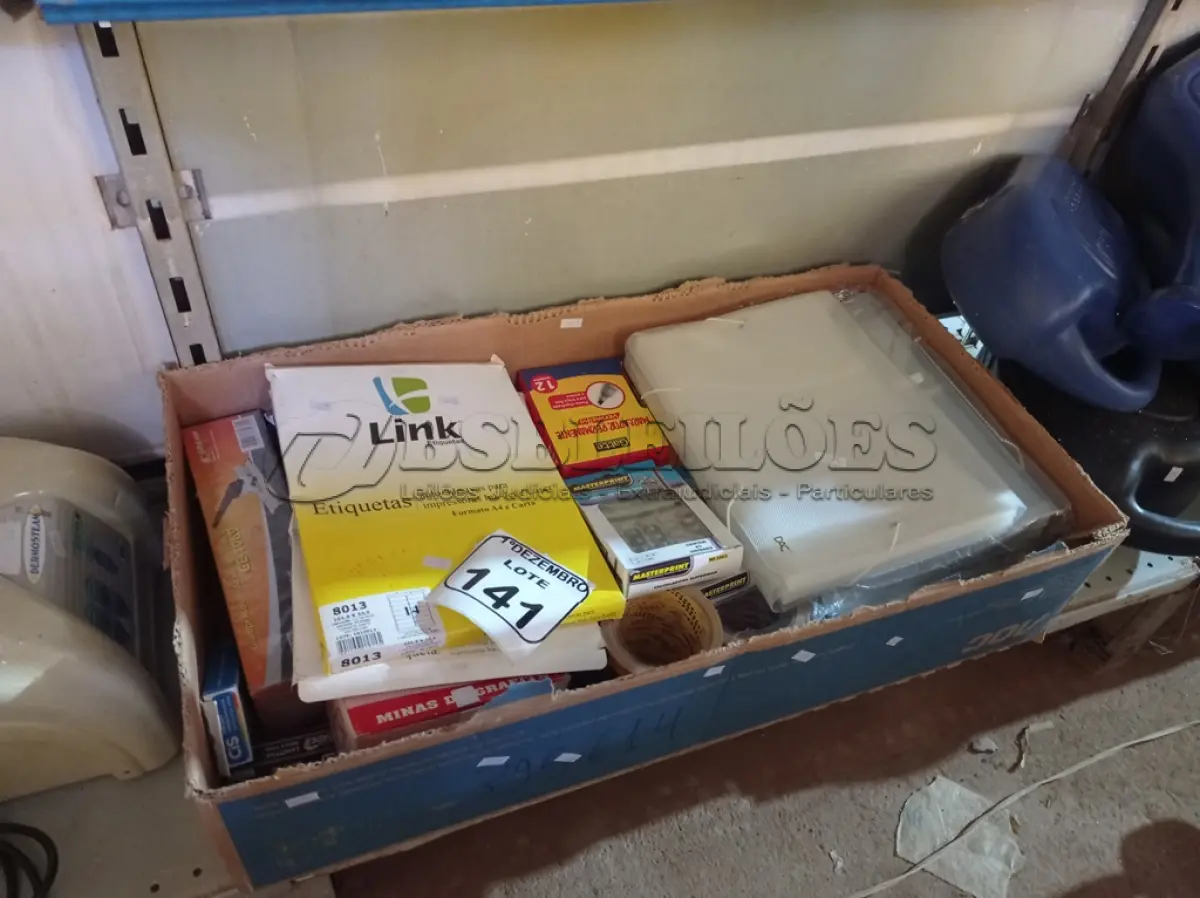 LOTE 141 - 01 LOTE C/DIVERSOS MATERIAIS P/ESCRITÓRIO. (NO ESTADO) ATENÇÃO! FAZER A VISITAÇÃO ANTES DE ARREMATAR, NÃO SABEMOS SE FUNCIONA. LEILÃO NÃO TEM GARANTIA E NEM DEVOLUÇÃO, SUJEITO A POSSÍVEIS AVARIAS VISÍVEIS/OCULTAS E/OU AUSÊNCIA DE COMPONENTES.
