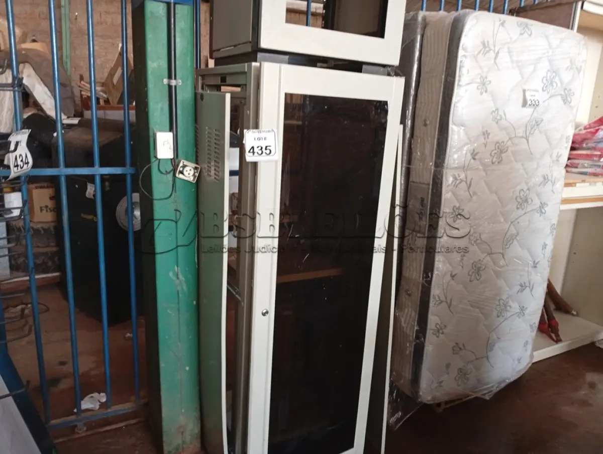 LOTE 435 - 02 RACKS DE FERRO. (NO ESTADO) ATENÇÃO! FAZER A VISITAÇÃO ANTES DE ARREMATAR, NÃO SABEMOS SE FUNCIONA. LEILÃO NÃO TEM GARANTIA E NEM DEVOLUÇÃO, SUJEITO A POSSÍVEIS AVARIAS VISÍVEIS/OCULTAS E/OU AUSÊNCIA DE COMPONENTES.