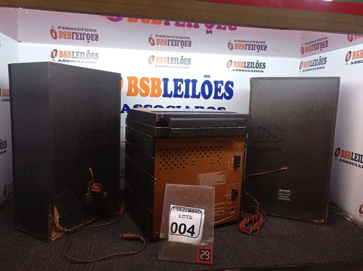 LOTE 004 - 01 MICROSSYSTEM MARCA SHARK ANTIGO. (NO ESTADO) ATENÇÃO! FAZER A VISITAÇÃO ANTES DE ARREMATAR, NÃO SABEMOS SE FUNCIONA. LEILÃO NÃO TEM GARANTIA E NEM DEVOLUÇÃO, SUJEITO A POSSÍVEIS AVARIAS VISÍVEIS/OCULTAS E/OU AUSÊNCIA DE COMPONENTES.
