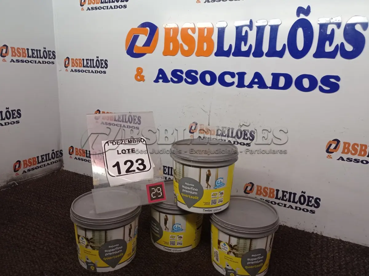 LOTE 123 - 04 REJUNTES SUPERFINO PREMIUM QUARTZOLIT 2KG CADA COR PALHA. (NO ESTADO) ATENÇÃO! FAZER A VISITAÇÃO ANTES DE ARREMATAR, NÃO SABEMOS SE FUNCIONA. LEILÃO NÃO TEM GARANTIA E NEM DEVOLUÇÃO, SUJEITO A POSSÍVEIS AVARIAS VISÍVEIS/OCULTAS E/OU AUSÊNCIA DE COMPONENTES.