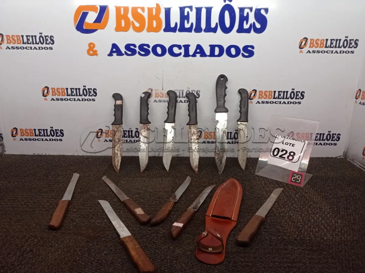 LOTE 028 - 01 LOTE C/APROXIMADAMENTE 12 FACAS MARCAS E MODELOS DIVERSOS. (NO ESTADO) ATENÇÃO! FAZER A VISITAÇÃO ANTES DE ARREMATAR, NÃO SABEMOS SE FUNCIONA. LEILÃO NÃO TEM GARANTIA E NEM DEVOLUÇÃO, SUJEITO A POSSÍVEIS AVARIAS VISÍVEIS/OCULTAS E/OU AUSÊNCIA DE COMPONENTES.