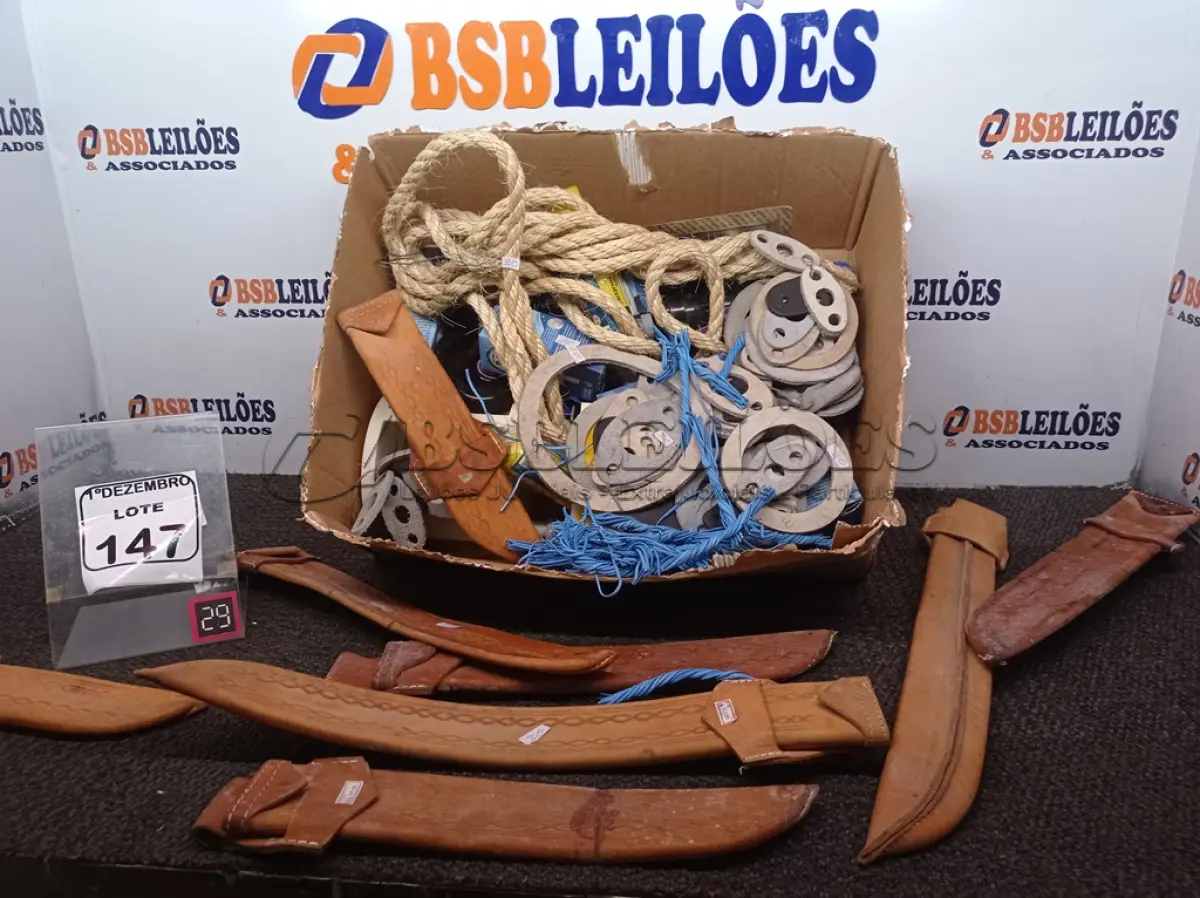 LOTE 147 - 01 LOTE C/DIVERSAS BAINHAS EM COURO P/FACÃO, CORDAS, JUNTAS EM COURO E MATERIAIS DIVERSOS. (NO ESTADO) ATENÇÃO! FAZER A VISITAÇÃO ANTES DE ARREMATAR, NÃO SABEMOS SE FUNCIONA. LEILÃO NÃO TEM GARANTIA E NEM DEVOLUÇÃO, SUJEITO A POSSÍVEIS AVARIAS VISÍVEIS/OCULTAS E/OU AUSÊNCIA DE COMPONENTES.