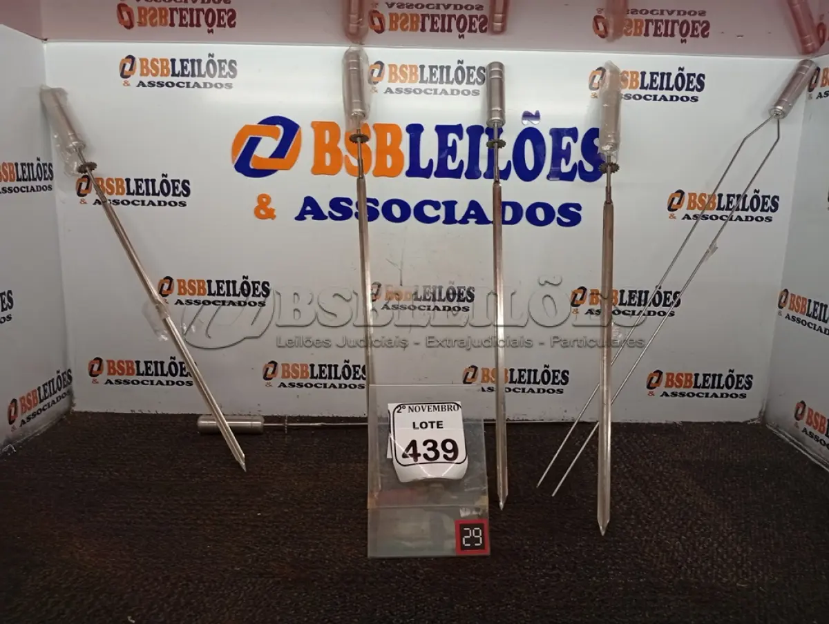 LOTE 439 - 06 ESPETOS P/CHURRASCO(NOVO) (NO ESTADO) ATENÇÃO! FAZER A VISITAÇÃO ANTES DE ARREMATAR, NÃO SABEMOS SE FUNCIONA. LEILÃO NÃO TEM GARANTIA E NEM DEVOLUÇÃO, SUJEITO A POSSÍVEIS AVARIAS VISÍVEIS/OCULTAS E/OU AUSÊNCIA DE COMPONENTES.