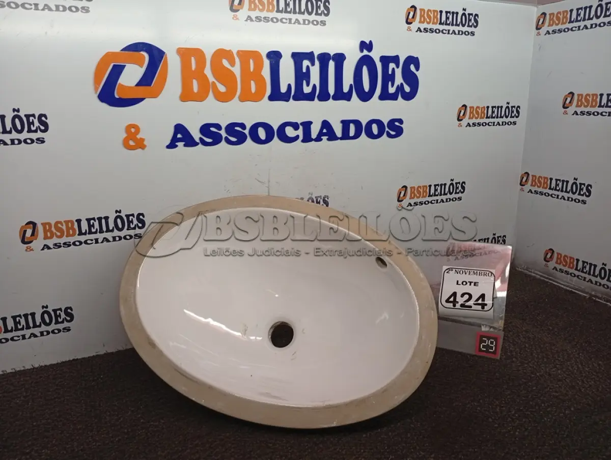LOTE 424 - 01 CUBA OVAL NA COR BRANCA(NOVO). (NO ESTADO) ATENÇÃO! FAZER A VISITAÇÃO ANTES DE ARREMATAR, NÃO SABEMOS SE FUNCIONA. LEILÃO NÃO TEM GARANTIA E NEM DEVOLUÇÃO, SUJEITO A POSSÍVEIS AVARIAS VISÍVEIS/OCULTAS E/OU AUSÊNCIA DE COMPONENTES.