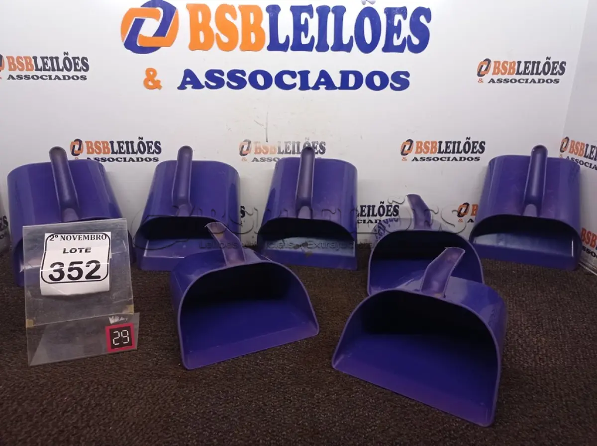 LOTE 352 - 07 PÁS COLETORAS MULTIUSO MARCA METASUL(NOVO). (NO ESTADO) ATENÇÃO! FAZER A VISITAÇÃO ANTES DE ARREMATAR, NÃO SABEMOS SE FUNCIONA. LEILÃO NÃO TEM GARANTIA E NEM DEVOLUÇÃO, SUJEITO A POSSÍVEIS AVARIAS VISÍVEIS/OCULTAS E/OU AUSÊNCIA DE COMPONENTES.