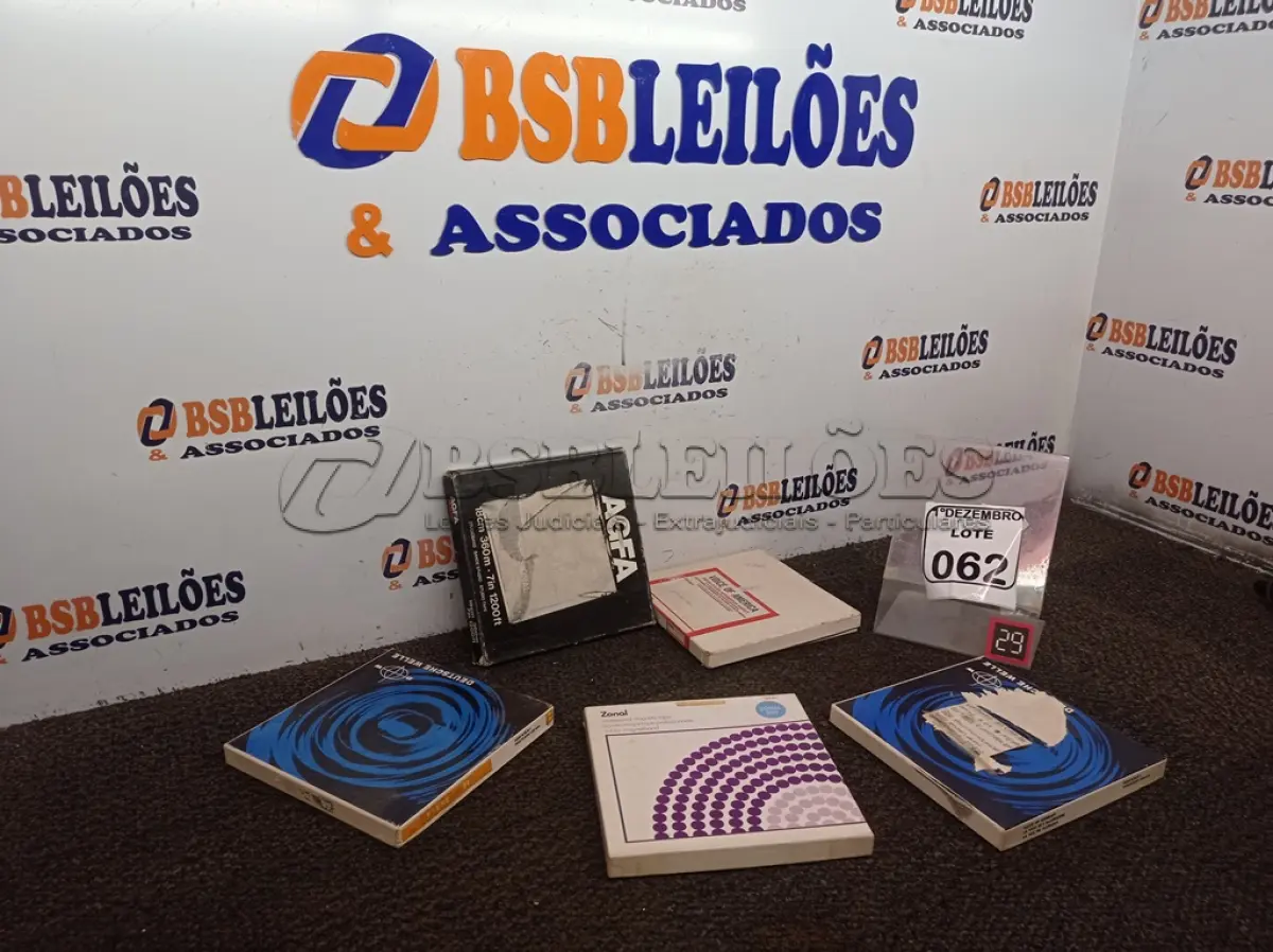 LOTE 062 - 05 FITAS ANTIGAS. (NO ESTADO) ATENÇÃO! FAZER A VISITAÇÃO ANTES DE ARREMATAR, NÃO SABEMOS SE FUNCIONA. LEILÃO NÃO TEM GARANTIA E NEM DEVOLUÇÃO, SUJEITO A POSSÍVEIS AVARIAS VISÍVEIS/OCULTAS E/OU AUSÊNCIA DE COMPONENTES.