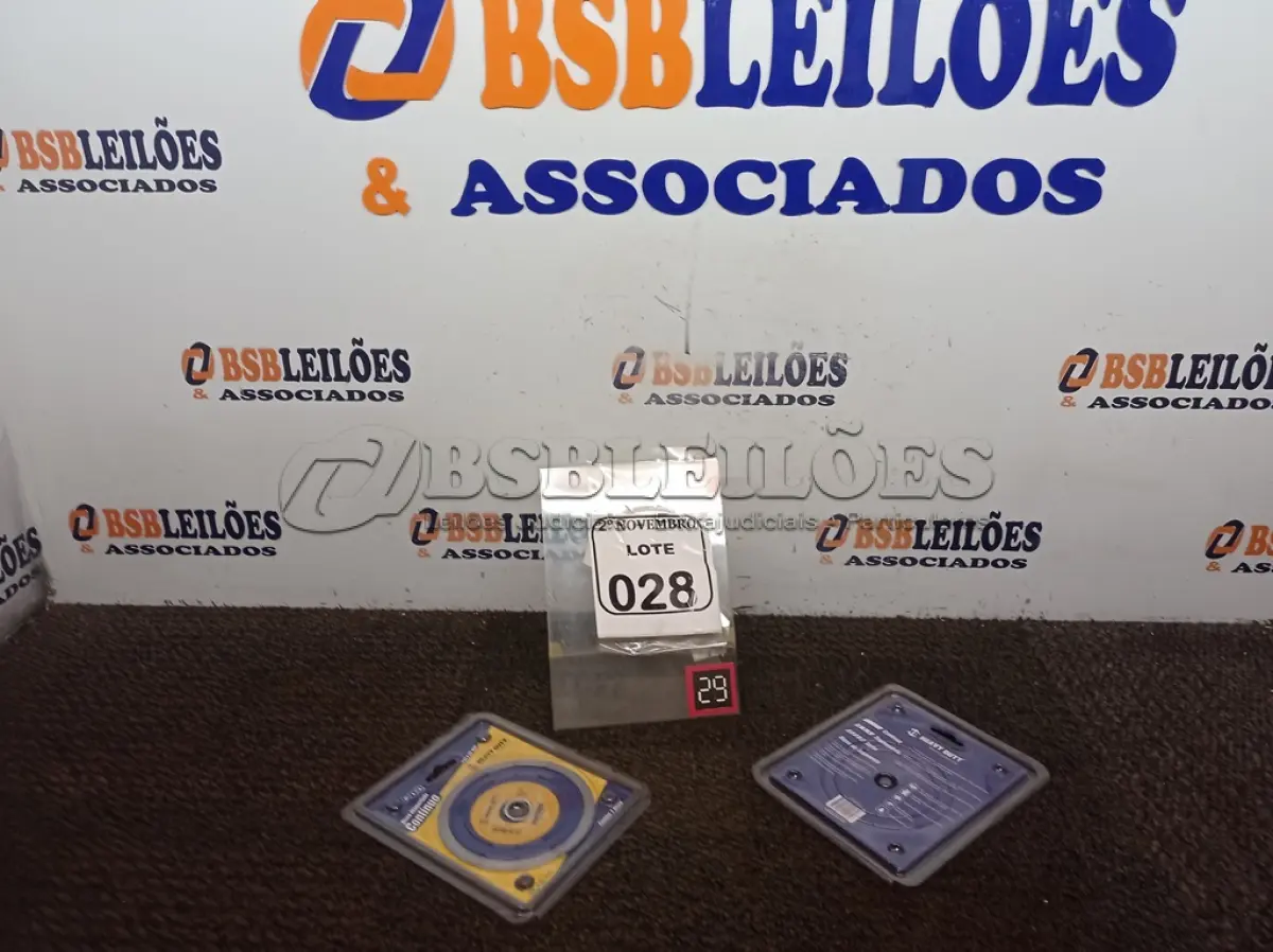 LOTE 028 - 02 DISCOS DIAMANTADOS CONTÍNUOS MARCA HEAVY DUTY(NOVO). (NO ESTADO) ATENÇÃO! FAZER A VISITAÇÃO ANTES DE ARREMATAR, NÃO SABEMOS SE FUNCIONA. LEILÃO NÃO TEM GARANTIA E NEM DEVOLUÇÃO, SUJEITO A POSSÍVEIS AVARIAS VISÍVEIS/OCULTAS E/OU AUSÊNCIA DE COMPONENTES.