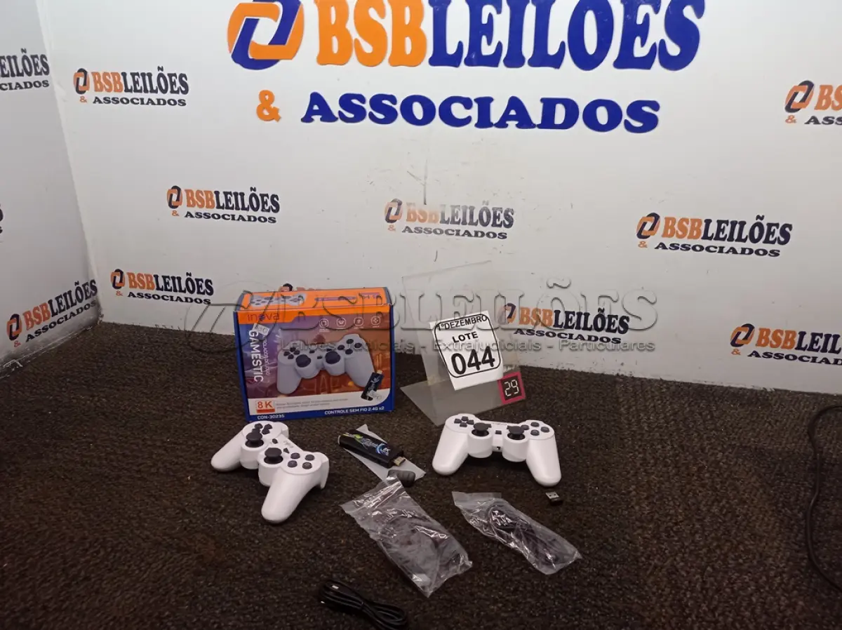 LOTE 044 - 01 CONTROLADOR DE JOGOS GAMESTIC MARCA INOVA. (NO ESTADO) ATENÇÃO! FAZER A VISITAÇÃO ANTES DE ARREMATAR, NÃO SABEMOS SE FUNCIONA. LEILÃO NÃO TEM GARANTIA E NEM DEVOLUÇÃO, SUJEITO A POSSÍVEIS AVARIAS VISÍVEIS/OCULTAS E/OU AUSÊNCIA DE COMPONENTES.