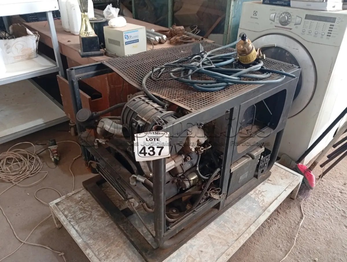 LOTE 437 - 01 GERADOR A DIESEL C/AVARIAS. (NO ESTADO) ATENÇÃO! FAZER A VISITAÇÃO ANTES DE ARREMATAR, NÃO SABEMOS SE FUNCIONA. LEILÃO NÃO TEM GARANTIA E NEM DEVOLUÇÃO, SUJEITO A POSSÍVEIS AVARIAS VISÍVEIS/OCULTAS E/OU AUSÊNCIA DE COMPONENTES.