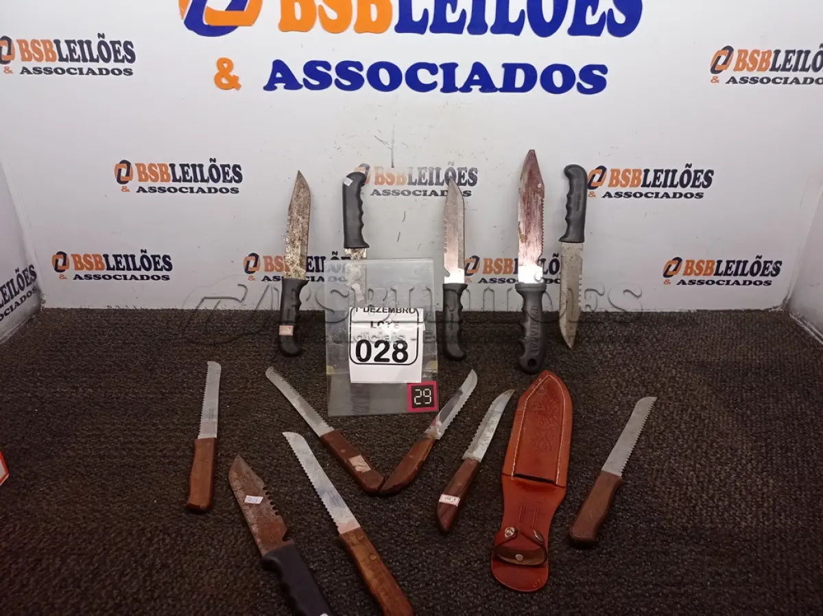 LOTE 028 - 01 LOTE C/APROXIMADAMENTE 12 FACAS MARCAS E MODELOS DIVERSOS. (NO ESTADO) ATENÇÃO! FAZER A VISITAÇÃO ANTES DE ARREMATAR, NÃO SABEMOS SE FUNCIONA. LEILÃO NÃO TEM GARANTIA E NEM DEVOLUÇÃO, SUJEITO A POSSÍVEIS AVARIAS VISÍVEIS/OCULTAS E/OU AUSÊNCIA DE COMPONENTES.