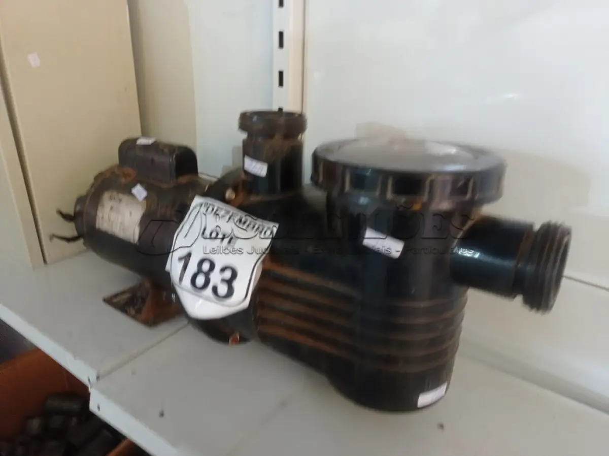 LOTE 183 - 01 BOMBA D´ÁGUA P/PISCINA. (NO ESTADO) ATENÇÃO! FAZER A VISITAÇÃO ANTES DE ARREMATAR, NÃO SABEMOS SE FUNCIONA. LEILÃO NÃO TEM GARANTIA E NEM DEVOLUÇÃO, SUJEITO A POSSÍVEIS AVARIAS VISÍVEIS/OCULTAS E/OU AUSÊNCIA DE COMPONENTES.