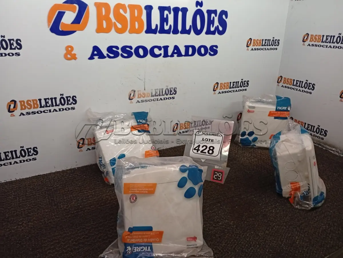 LOTE 428 - 04 QUADROS DE DISTRIBUIÇÃO MARCA TRIGRE(NOVO). (NO ESTADO) ATENÇÃO! FAZER A VISITAÇÃO ANTES DE ARREMATAR, NÃO SABEMOS SE FUNCIONA. LEILÃO NÃO TEM GARANTIA E NEM DEVOLUÇÃO, SUJEITO A POSSÍVEIS AVARIAS VISÍVEIS/OCULTAS E/OU AUSÊNCIA DE COMPONENTES.