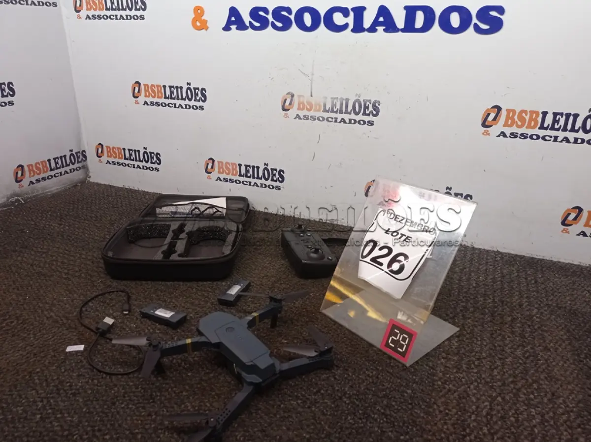 LOTE 026 - 01 DRONE. (NO ESTADO) ATENÇÃO! FAZER A VISITAÇÃO ANTES DE ARREMATAR, NÃO SABEMOS SE FUNCIONA. LEILÃO NÃO TEM GARANTIA E NEM DEVOLUÇÃO, SUJEITO A POSSÍVEIS AVARIAS VISÍVEIS/OCULTAS E/OU AUSÊNCIA DE COMPONENTES.