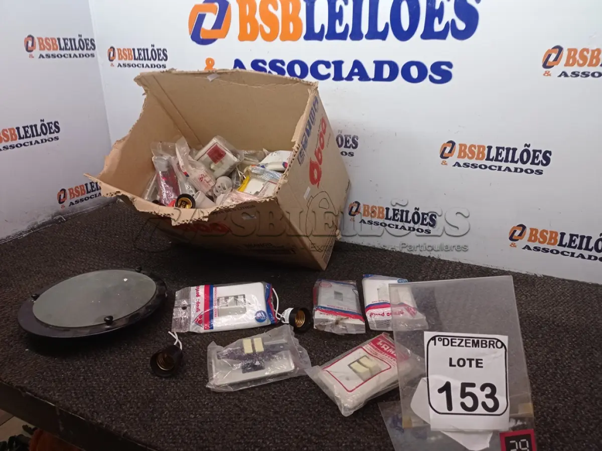 LOTE 153 - 01 LOTE C/DIVERSOS BOCAIS, INTERRUPTORES, TOMADAS E MATERIAIS DIVERSOS. (NO ESTADO) ATENÇÃO! FAZER A VISITAÇÃO ANTES DE ARREMATAR, NÃO SABEMOS SE FUNCIONA. LEILÃO NÃO TEM GARANTIA E NEM DEVOLUÇÃO, SUJEITO A POSSÍVEIS AVARIAS VISÍVEIS/OCULTAS E/OU AUSÊNCIA DE COMPONENTES.