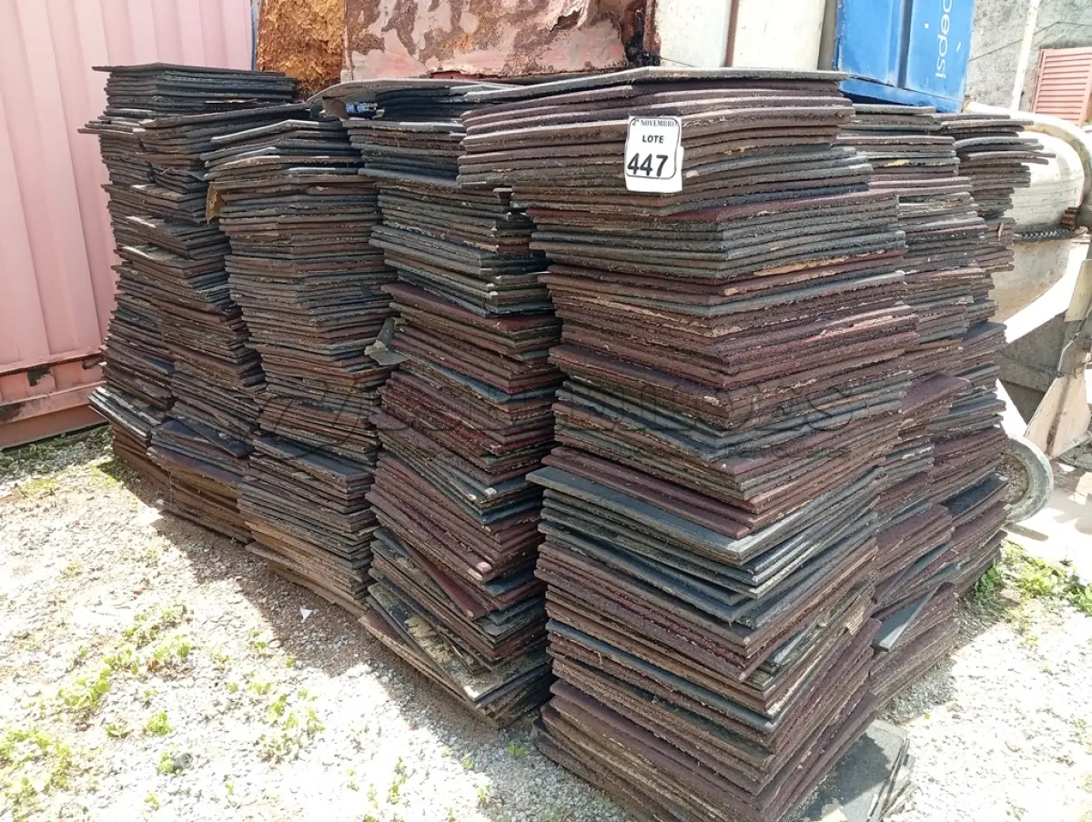 LOTE 447 - 01 LOTE C/ GRANDE QUANTIDADE DE TAPETE EMBORRACHADO. (NO ESTADO) ATENÇÃO! FAZER A VISITAÇÃO ANTES DE ARREMATAR, NÃO SABEMOS SE FUNCIONA. LEILÃO NÃO TEM GARANTIA E NEM DEVOLUÇÃO, SUJEITO A POSSÍVEIS AVARIAS VISÍVEIS/OCULTAS E/OU AUSÊNCIA DE COMPONENTES.