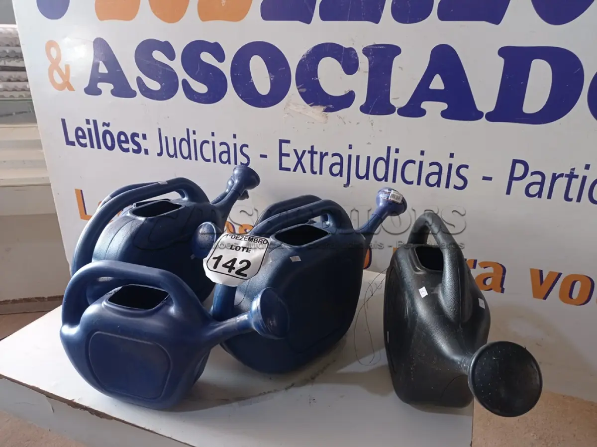 LOTE 142 - 06 REGADORES. (NO ESTADO) ATENÇÃO! FAZER A VISITAÇÃO ANTES DE ARREMATAR, NÃO SABEMOS SE FUNCIONA. LEILÃO NÃO TEM GARANTIA E NEM DEVOLUÇÃO, SUJEITO A POSSÍVEIS AVARIAS VISÍVEIS/OCULTAS E/OU AUSÊNCIA DE COMPONENTES.