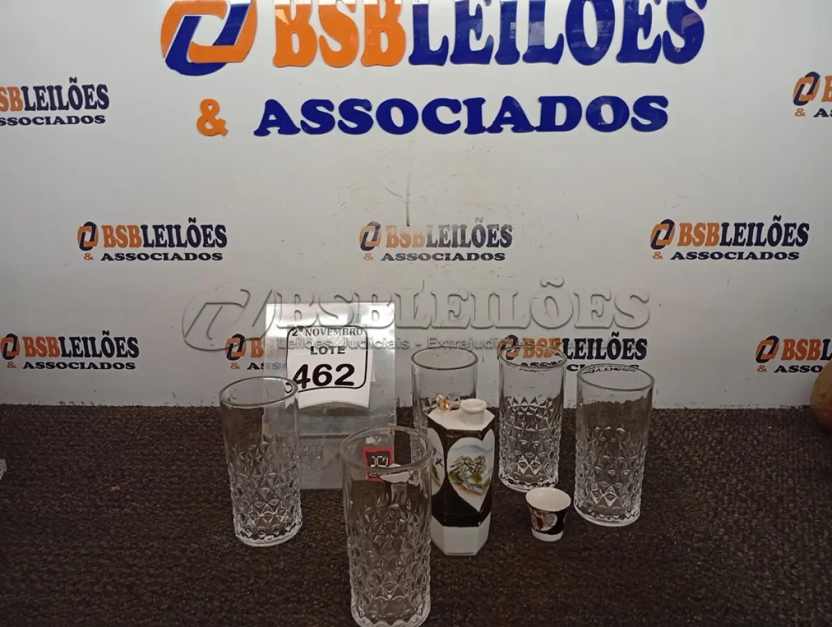 LOTE 462 - 05 COPOS DE VIDRO. (NO ESTADO) ATENÇÃO! FAZER A VISITAÇÃO ANTES DE ARREMATAR, NÃO SABEMOS SE FUNCIONA. LEILÃO NÃO TEM GARANTIA E NEM DEVOLUÇÃO, SUJEITO A POSSÍVEIS AVARIAS VISÍVEIS/OCULTAS E/OU AUSÊNCIA DE COMPONENTES.