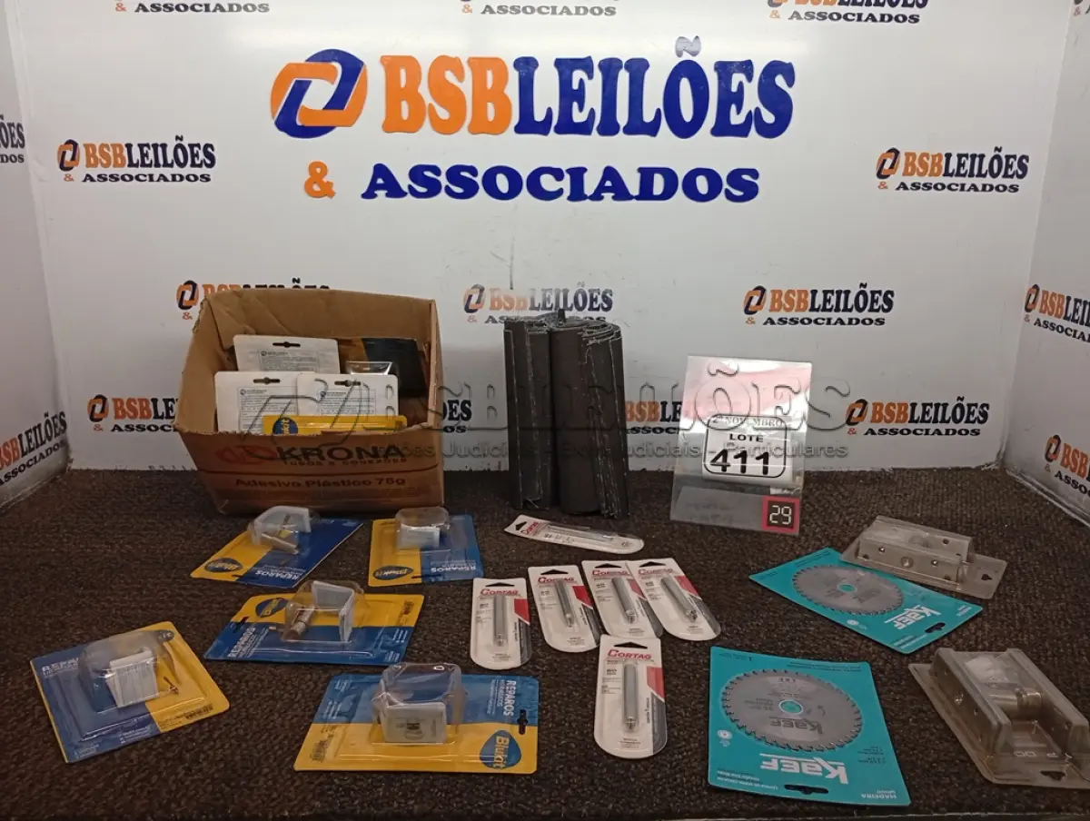 LOTE 411 - 02 LÂMINAS DE SERRA CIRCULAR 36 DENTES MARCA KAEF, 02 DOBRADIÇAS PIVOTANTE  MARCA PADO, 06 CORTADORES DE VIDRO MARCA CORTAG 80MM E VÁRIAS LIXAS(NOVO). (NO ESTADO) ATENÇÃO! FAZER A VISITAÇÃO ANTES DE ARREMATAR, NÃO SABEMOS SE FUNCIONA. LEILÃO NÃO TEM GARANTIA E NEM DEVOLUÇÃO, SUJEITO A POSSÍVEIS AVARIAS VISÍVEIS/OCULTAS E/OU AUSÊNCIA DE COMPONENTES.
