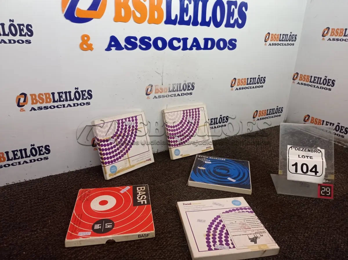 LOTE 104 - 05 FITAS ANTIGAS. (NO ESTADO) ATENÇÃO! FAZER A VISITAÇÃO ANTES DE ARREMATAR, NÃO SABEMOS SE FUNCIONA. LEILÃO NÃO TEM GARANTIA E NEM DEVOLUÇÃO, SUJEITO A POSSÍVEIS AVARIAS VISÍVEIS/OCULTAS E/OU AUSÊNCIA DE COMPONENTES.