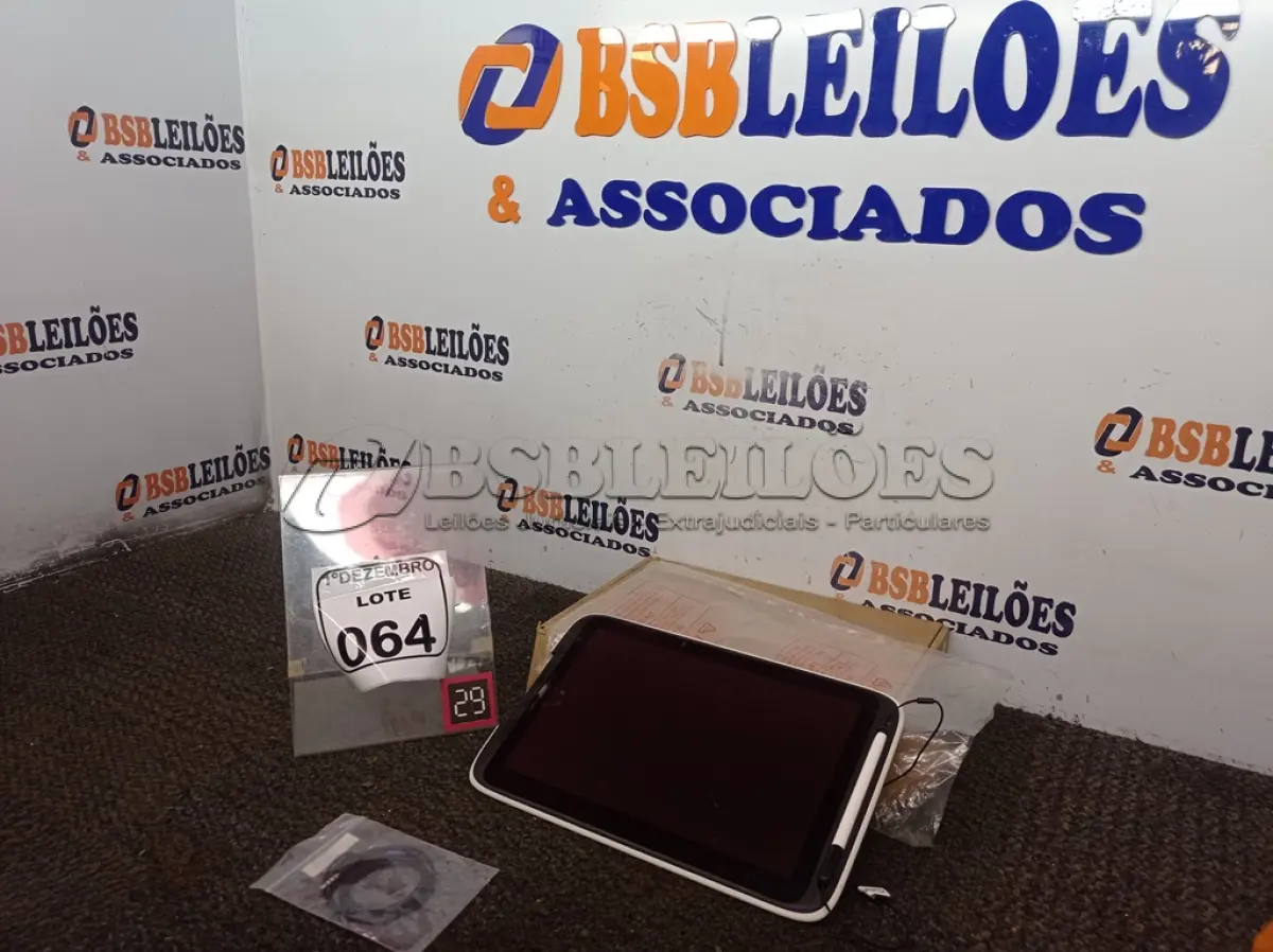 LOTE 064 - 01 TABLET MARCA INTEL. (NO ESTADO) ATENÇÃO! FAZER A VISITAÇÃO ANTES DE ARREMATAR, NÃO SABEMOS SE FUNCIONA. LEILÃO NÃO TEM GARANTIA E NEM DEVOLUÇÃO, SUJEITO A POSSÍVEIS AVARIAS VISÍVEIS/OCULTAS E/OU AUSÊNCIA DE COMPONENTES.