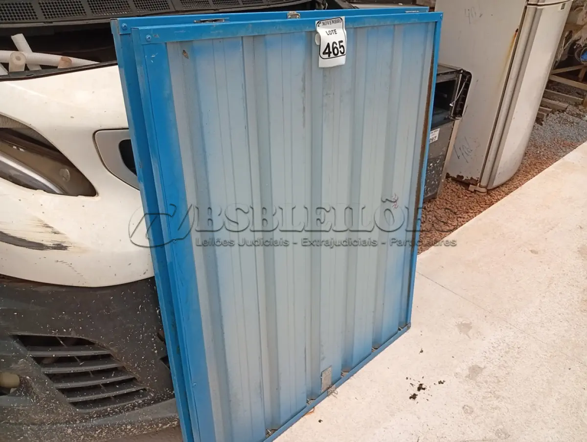 LOTE 465 - 02 PORTAS NA COR VERDE MEDINDO 1,00X16 COMPRIMENTO, 98 DE LARGURANA COR AZUL. (NO ESTADO) ATENÇÃO! FAZER A VISITAÇÃO ANTES DE ARREMATAR, NÃO SABEMOS SE FUNCIONA. LEILÃO NÃO TEM GARANTIA E NEM DEVOLUÇÃO, SUJEITO A POSSÍVEIS AVARIAS VISÍVEIS/OCULTAS E/OU AUSÊNCIA DE COMPONENTES.