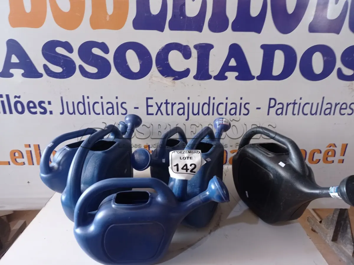 LOTE 142 - 06 REGADORES. (NO ESTADO) ATENÇÃO! FAZER A VISITAÇÃO ANTES DE ARREMATAR, NÃO SABEMOS SE FUNCIONA. LEILÃO NÃO TEM GARANTIA E NEM DEVOLUÇÃO, SUJEITO A POSSÍVEIS AVARIAS VISÍVEIS/OCULTAS E/OU AUSÊNCIA DE COMPONENTES.