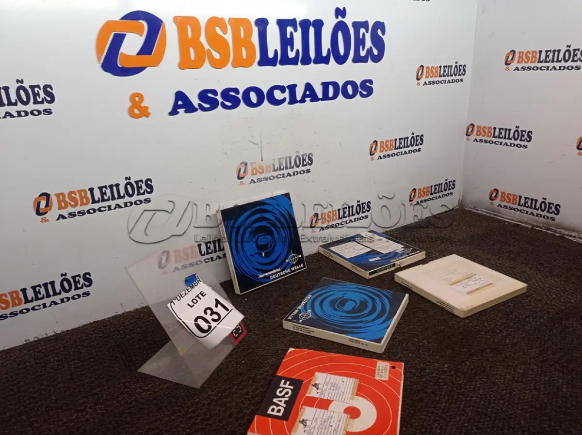 LOTE 031 - 05 FITAS ANTIGAS. (NO ESTADO) ATENÇÃO! FAZER A VISITAÇÃO ANTES DE ARREMATAR, NÃO SABEMOS SE FUNCIONA. LEILÃO NÃO TEM GARANTIA E NEM DEVOLUÇÃO, SUJEITO A POSSÍVEIS AVARIAS VISÍVEIS/OCULTAS E/OU AUSÊNCIA DE COMPONENTES.