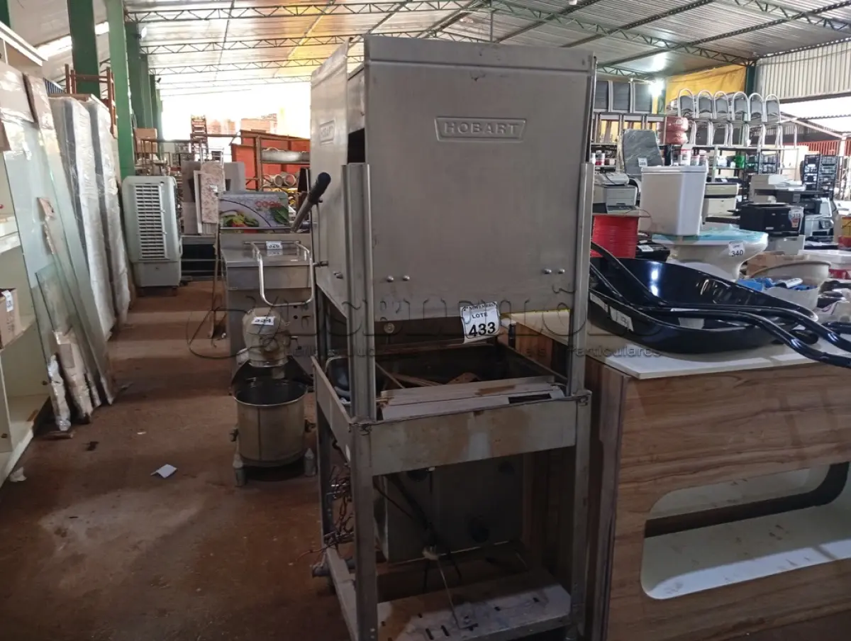 LOTE 433 - 01 LAVA-LOUÇAS INDUSTRIAL EM INOX MARCA HOBART (NO ESTADO) ATENÇÃO! FAZER A VISITAÇÃO ANTES DE ARREMATAR, NÃO SABEMOS SE FUNCIONA. LEILÃO NÃO TEM GARANTIA E NEM DEVOLUÇÃO, SUJEITO A POSSÍVEIS AVARIAS VISÍVEIS/OCULTAS E/OU AUSÊNCIA DE COMPONENTES.