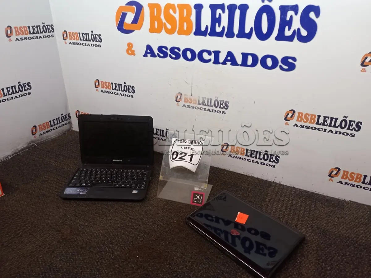 LOTE 021 - 02 NETBOOKS MARCA SAMSUNG E EEE. (NO ESTADO) ATENÇÃO! FAZER A VISITAÇÃO ANTES DE ARREMATAR, NÃO SABEMOS SE FUNCIONA. LEILÃO NÃO TEM GARANTIA E NEM DEVOLUÇÃO, SUJEITO A POSSÍVEIS AVARIAS VISÍVEIS/OCULTAS E/OU AUSÊNCIA DE COMPONENTES.