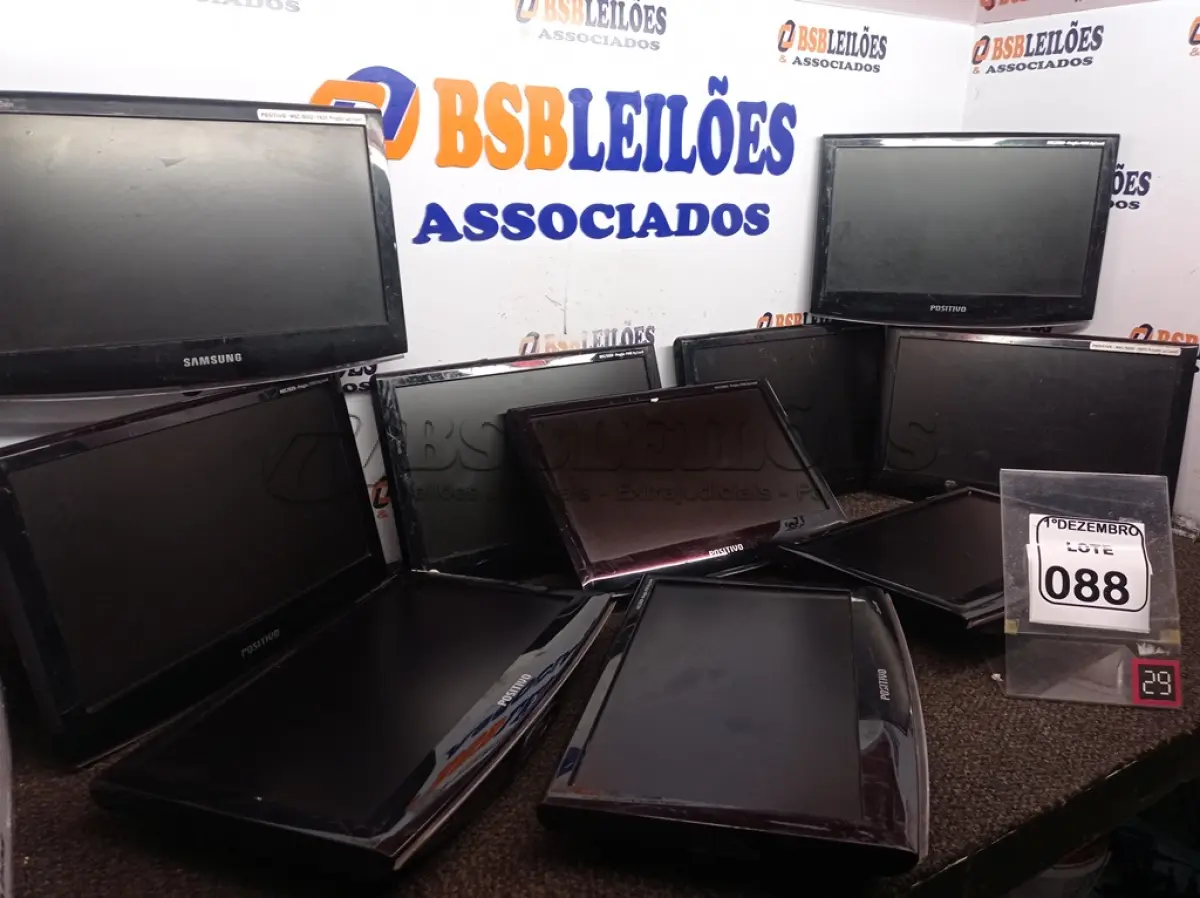 LOTE 088 - 10 MONITORES S/PÉ MARCAS E MODELOS DIVERSOS P/RETIRADA DE PEÇAS. (NO ESTADO) ATENÇÃO! FAZER A VISITAÇÃO ANTES DE ARREMATAR, NÃO SABEMOS SE FUNCIONA. LEILÃO NÃO TEM GARANTIA E NEM DEVOLUÇÃO, SUJEITO A POSSÍVEIS AVARIAS VISÍVEIS/OCULTAS E/OU AUSÊNCIA DE COMPONENTES.
